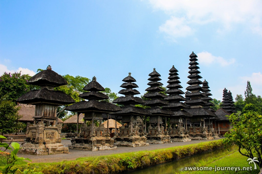 Wandern durch die Tempelanlage Taman Ayun